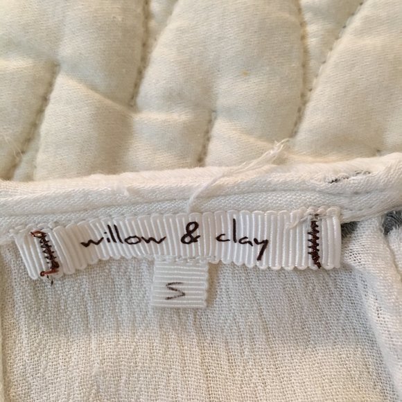 Willow & Clay Floral Embroidered Tassel Trim Top - Picture 6 of 9